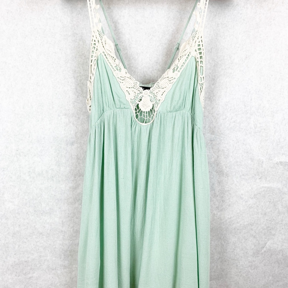 LuLu's Lace Sleeveless Deep V-neck Baby Doll Top S